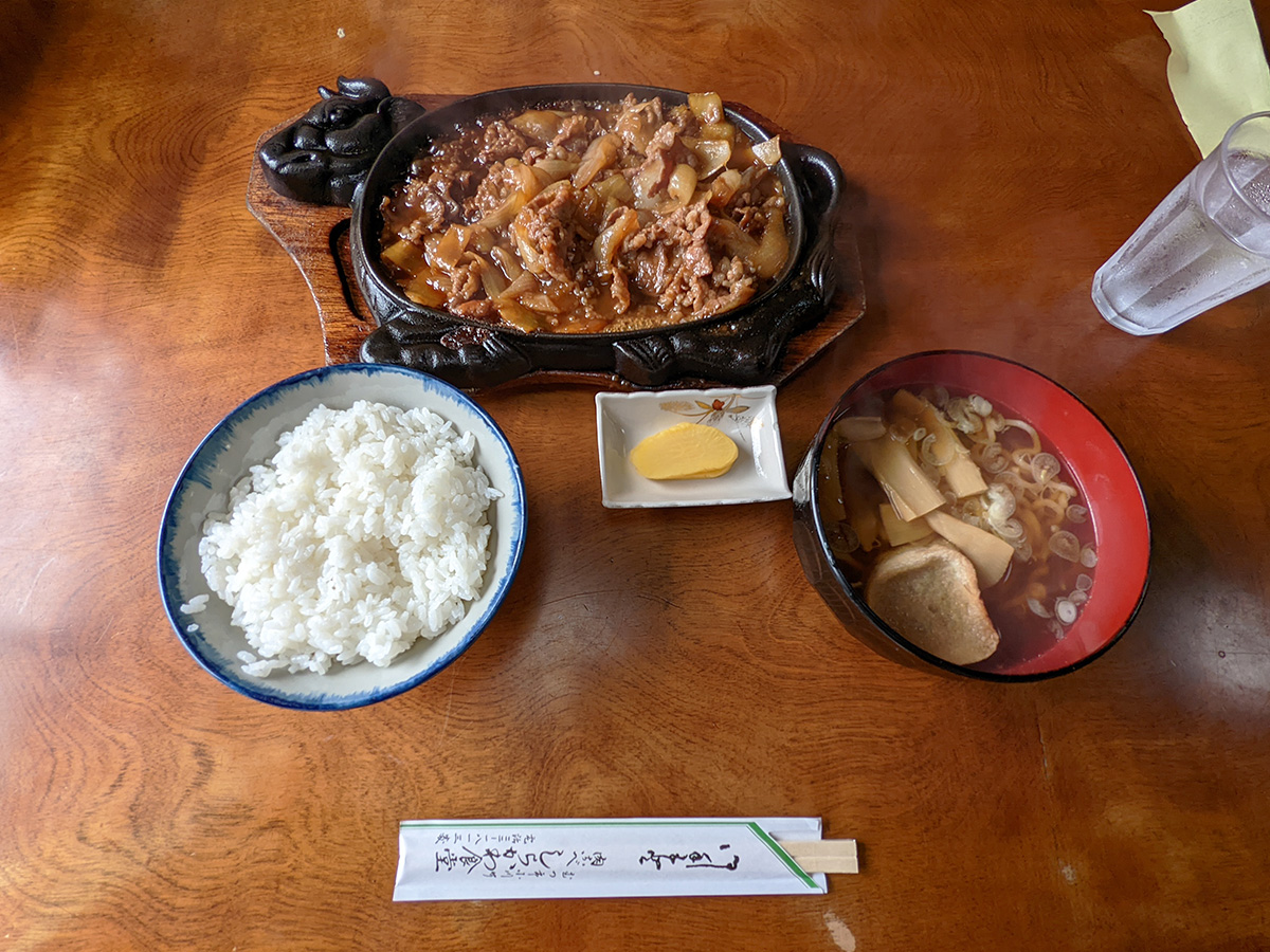 しらかわ食堂 「牛バラ焼きセット」