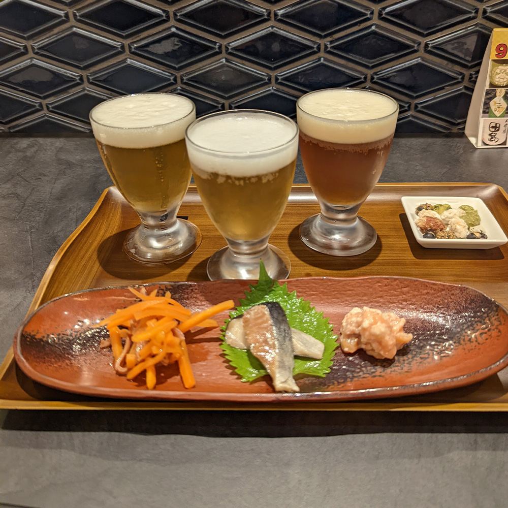 地ビール飲み比べセットとつまみ三種盛り