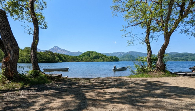 桧原湖に面するこたかもりオートキャンプ場